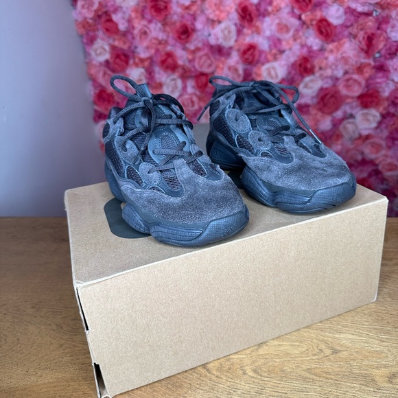 Yeezy 500’s in onyx black suede size 8 - Picture 5 of 12